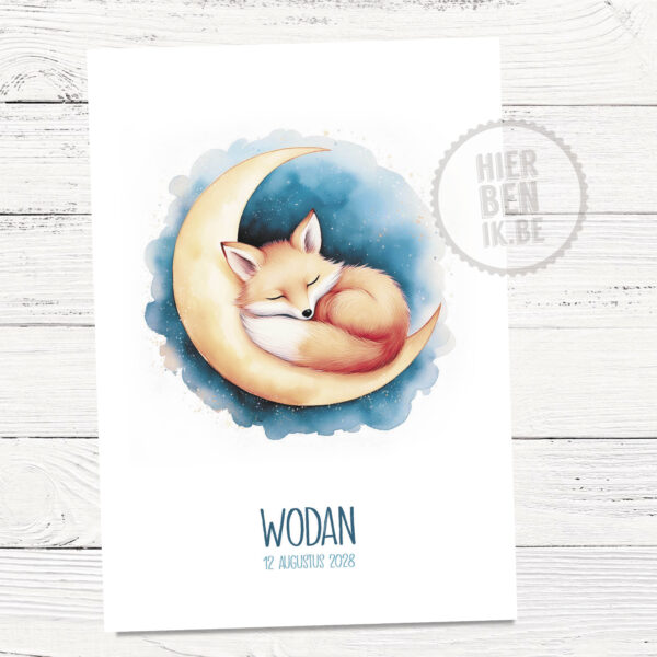 Een dromerig geboortekaartje vosje op de maan. Handgetekend geboortekaartje vos en een maantje met zachte kleuren en sfeervolle details