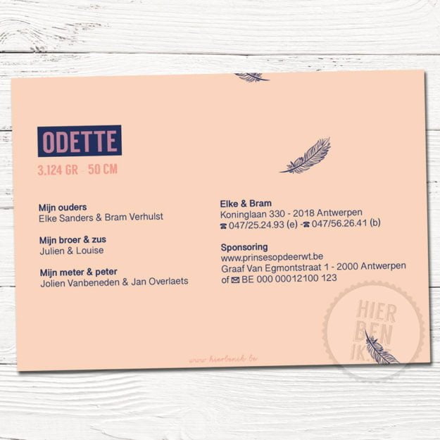 oud roze strak geboortekaartje met een veertje